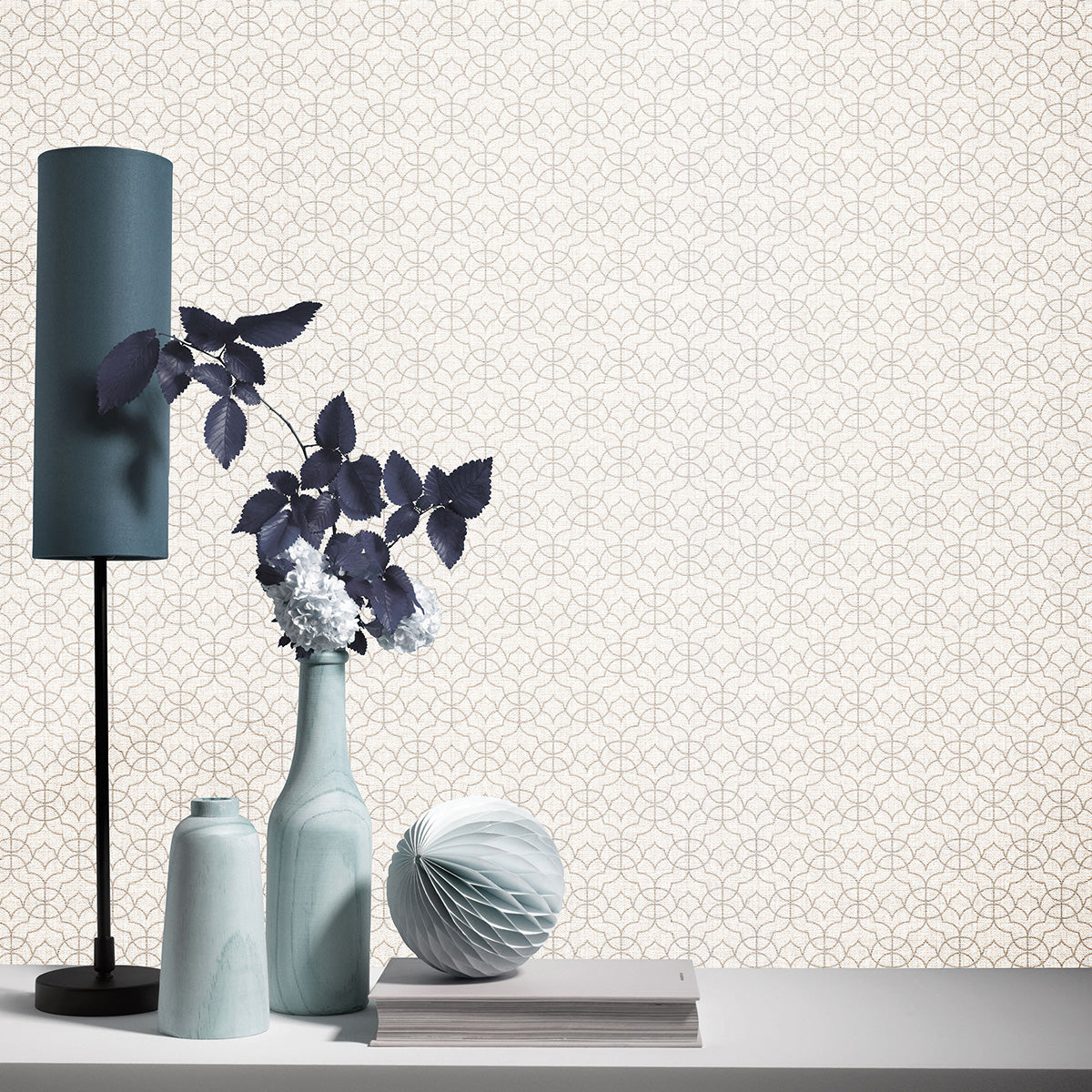 ТАПЕТ ПРОЛЕТ ФРАГМЕНТИ КРЕМ