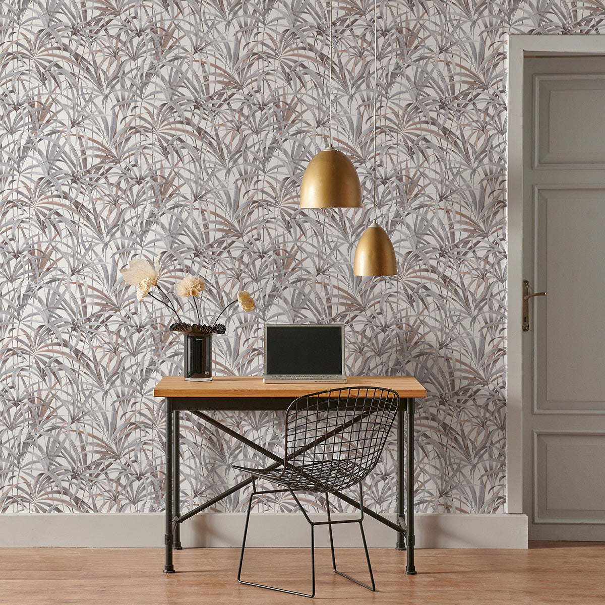 ТАПЕТ ПРОЛЕТ ЛИСТА БЯЛО