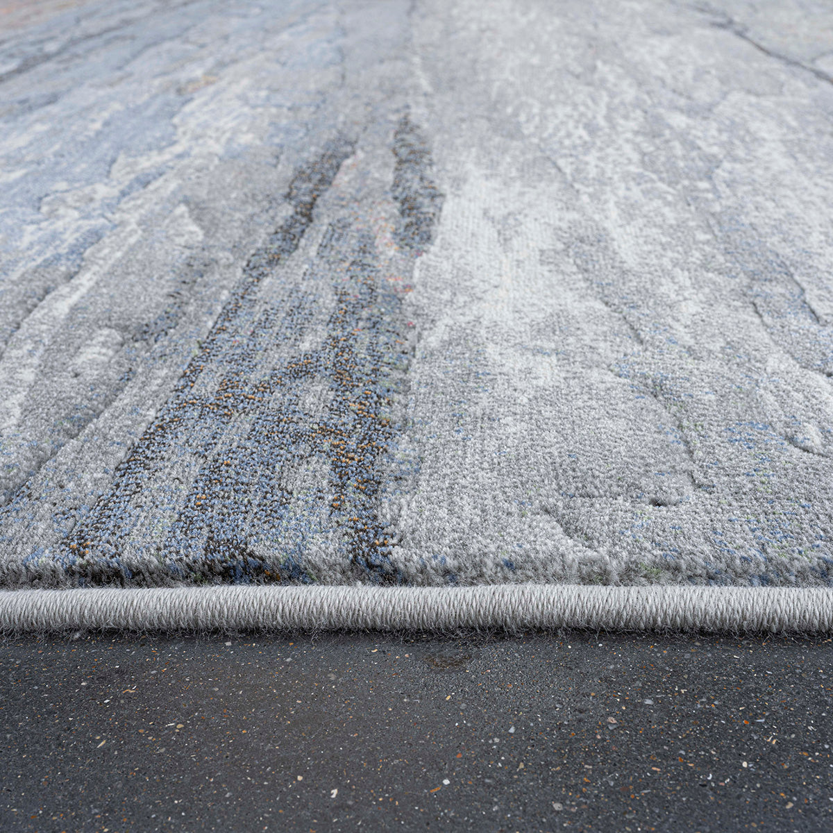 Килим Argentum - преливащо зелено бежово