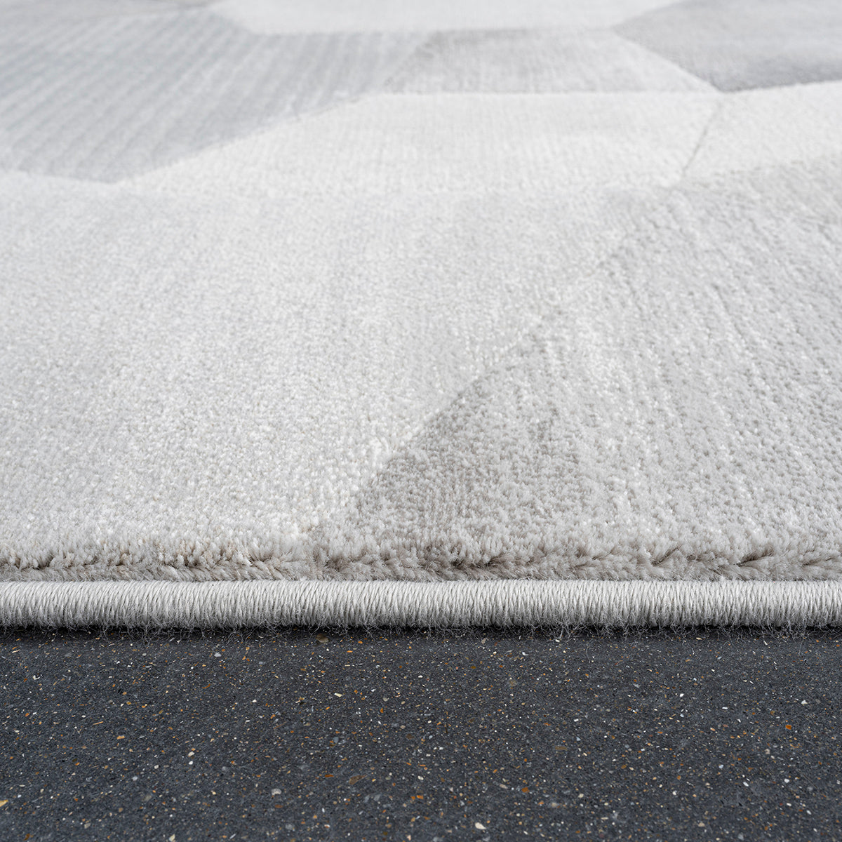 Килим Argentum - 3D фигури сиво