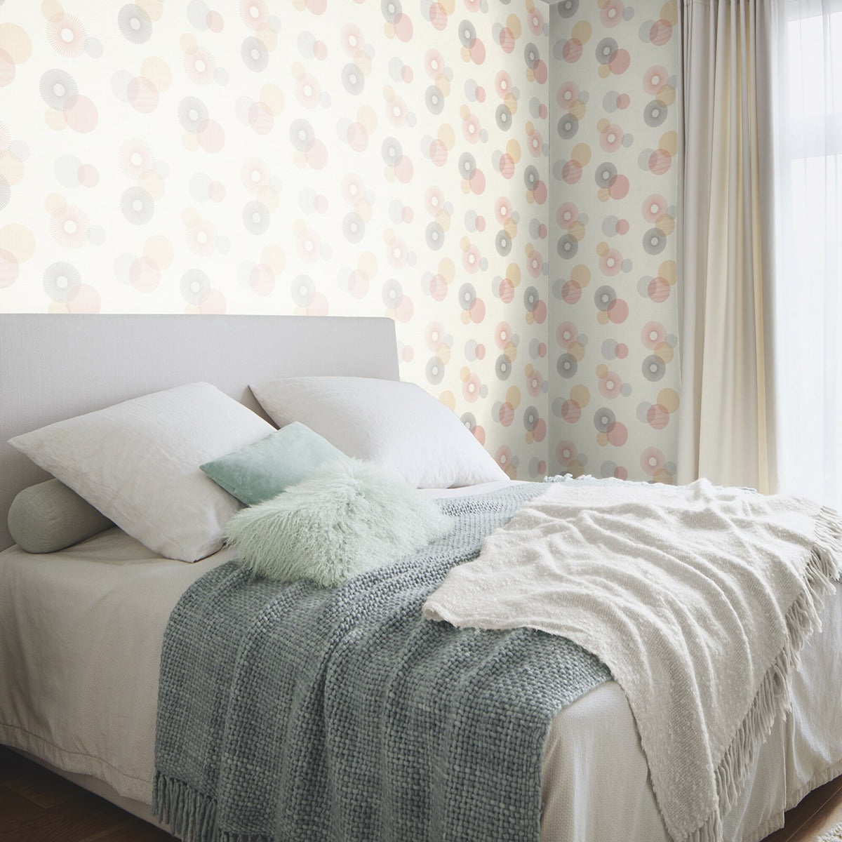 ТАПЕТ НАСТРОЕНИЕ ЦВЕТНИ КРЪГОВЕ БЯЛО