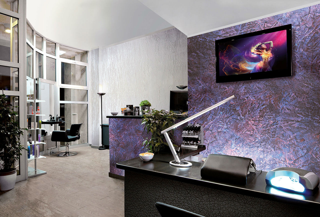 Тази мазилка е с изключително гъвкава и плътна текстура за интериорно приложение. Богато наслоена с металикови и перлени отблясъци. За тези който обичат нехарактерното и различното. Идеална за помещения с висок интензитет на движение и замърсяване. Отговаря напълно на концепцията на Valpaint – лесен за нанасяне дори и от непрофесионалисти. Приблизителна цена между 25 и 40 лева на квадратен метър в зависимост от цвета.